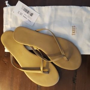 Tkees Sandal Foundations Matte Leather Flip Flop  Cocobutter Size 08